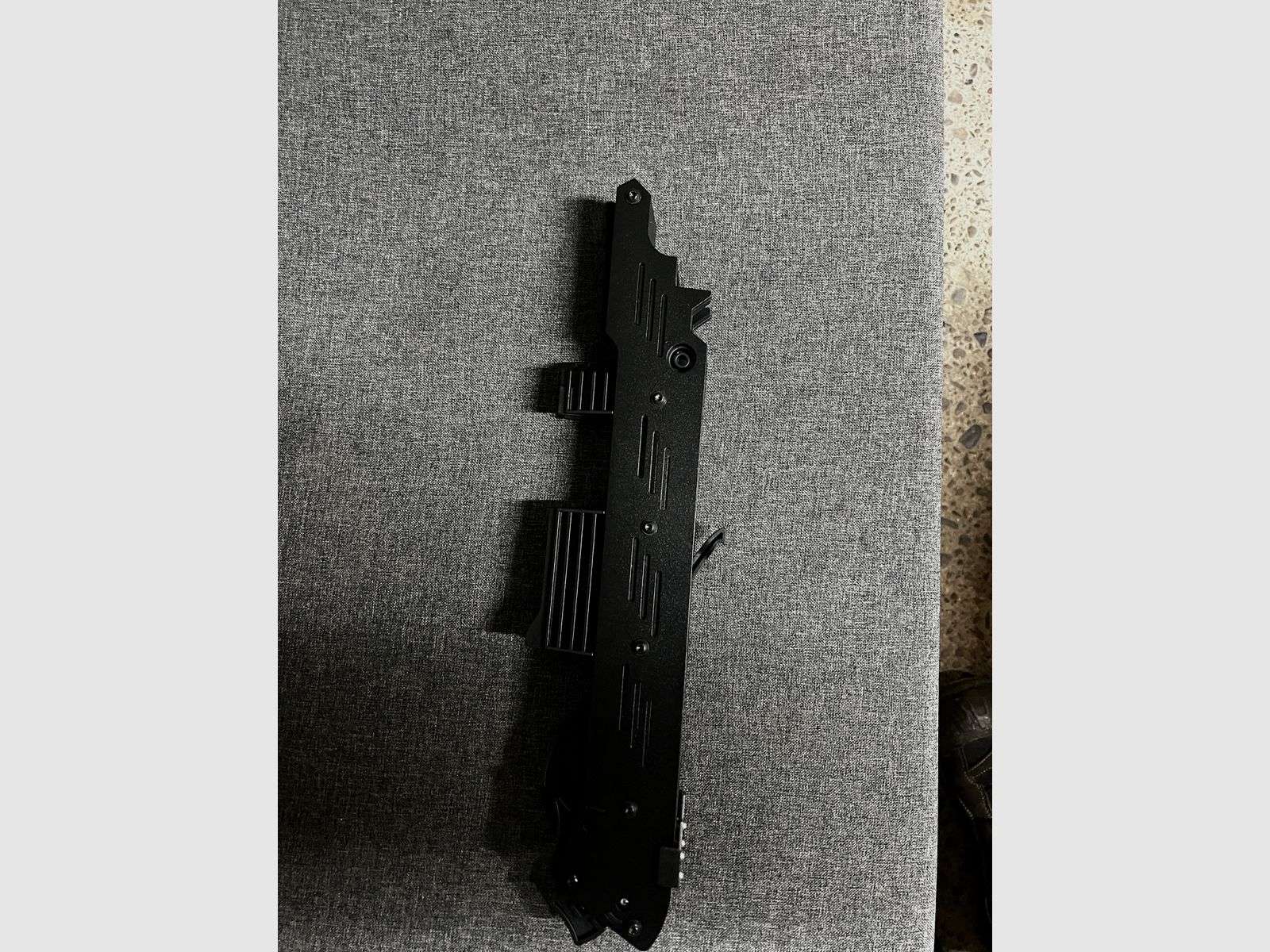Adder 18 round magazine, imagen 1 de 2