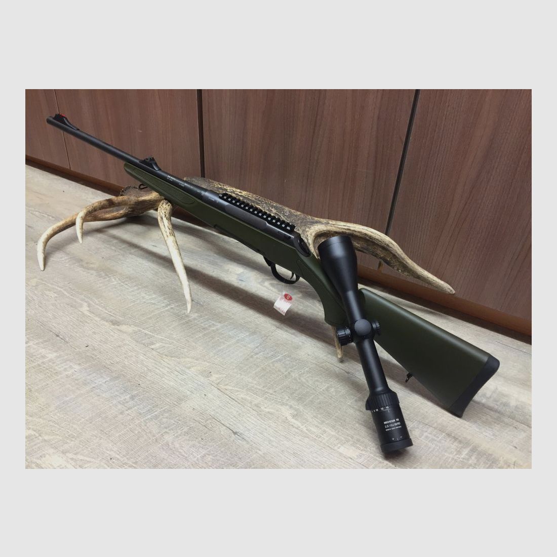 Haenel Varmint Jaeger 10, con Meopta MeoStar R2 2,5-15x56 RD MR PA