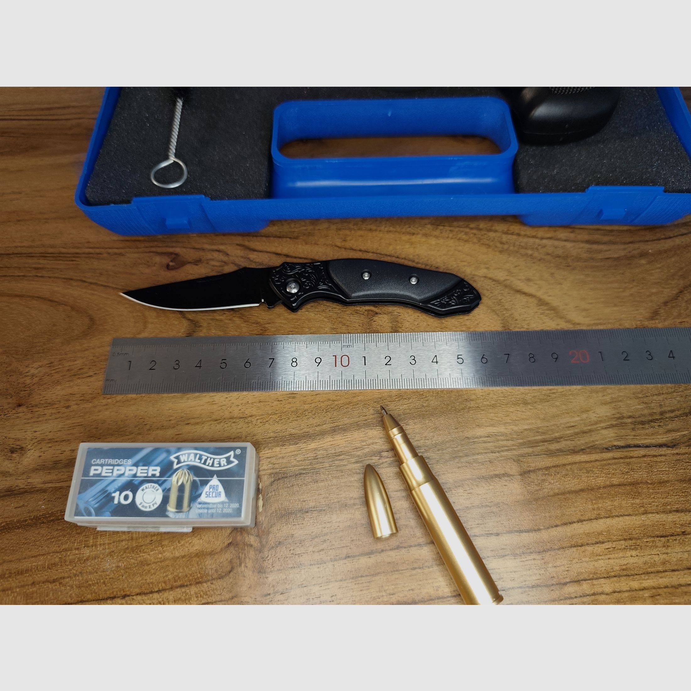 Umarex Colt Detective Spécial 9mm RK + cartouches de poivre + petit couteau de poche