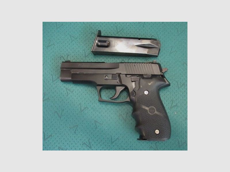 Pistole Sig Sauer P226 9mmLuger mit Reservemagazin P226