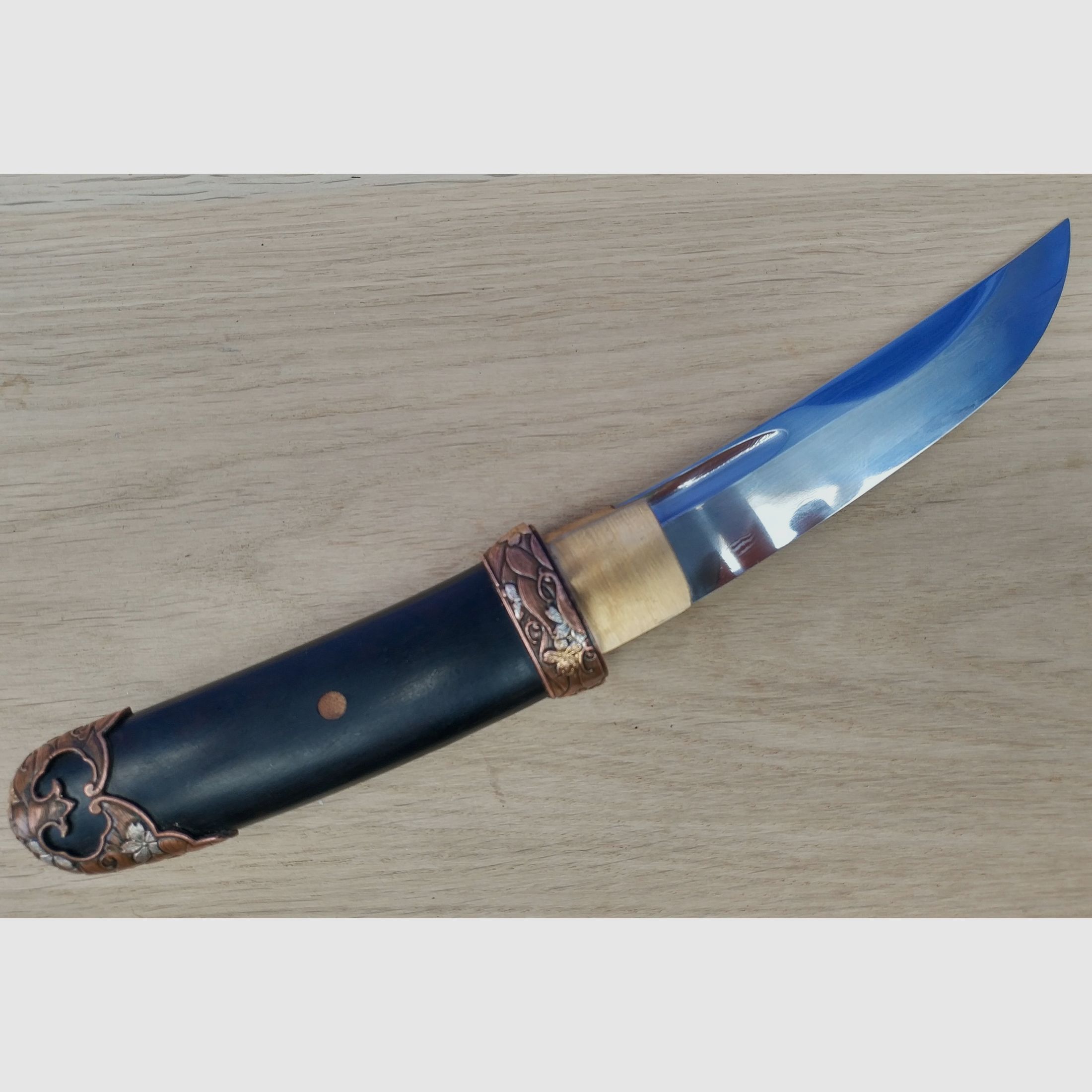 handpolierter Sanmai Tanto mit Heft und Scheide aus Ebenholz