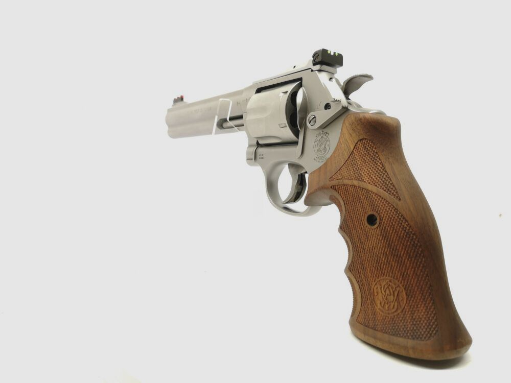 Smith & Wesson 686-6 Target Champion - v. Accessories