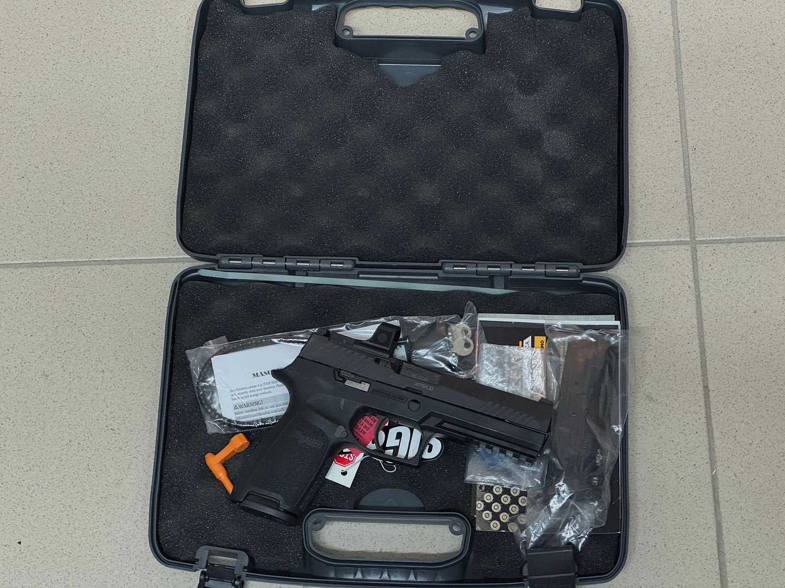 Sig Sauer P320 con Romeo Zero plus