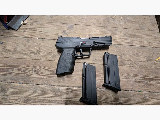 Airsoft pistol "Maverick" in FN 5-7 design