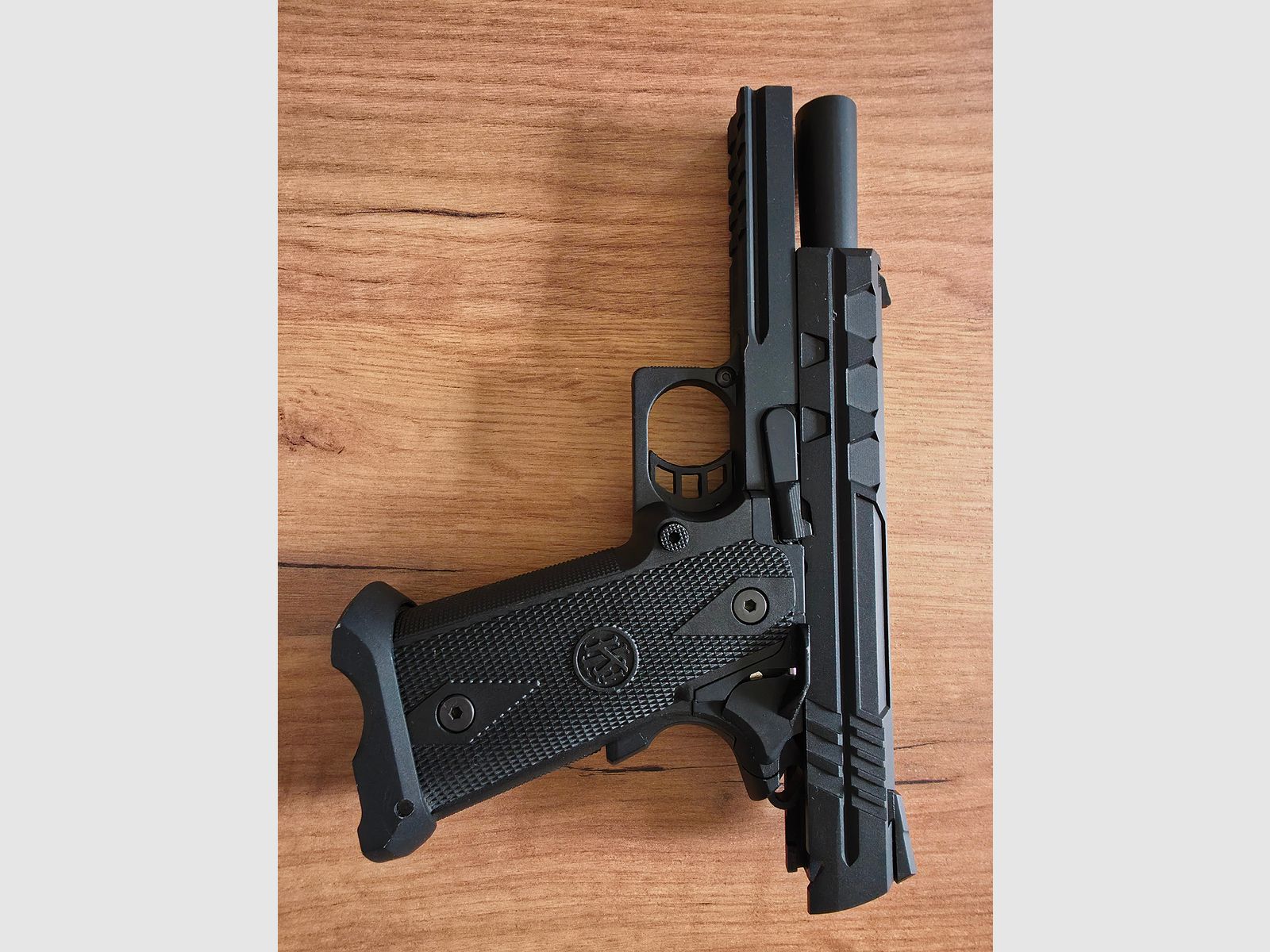 KLI Hi-capa 4.3 Tartarus MK1 GBB + 2 Magazine