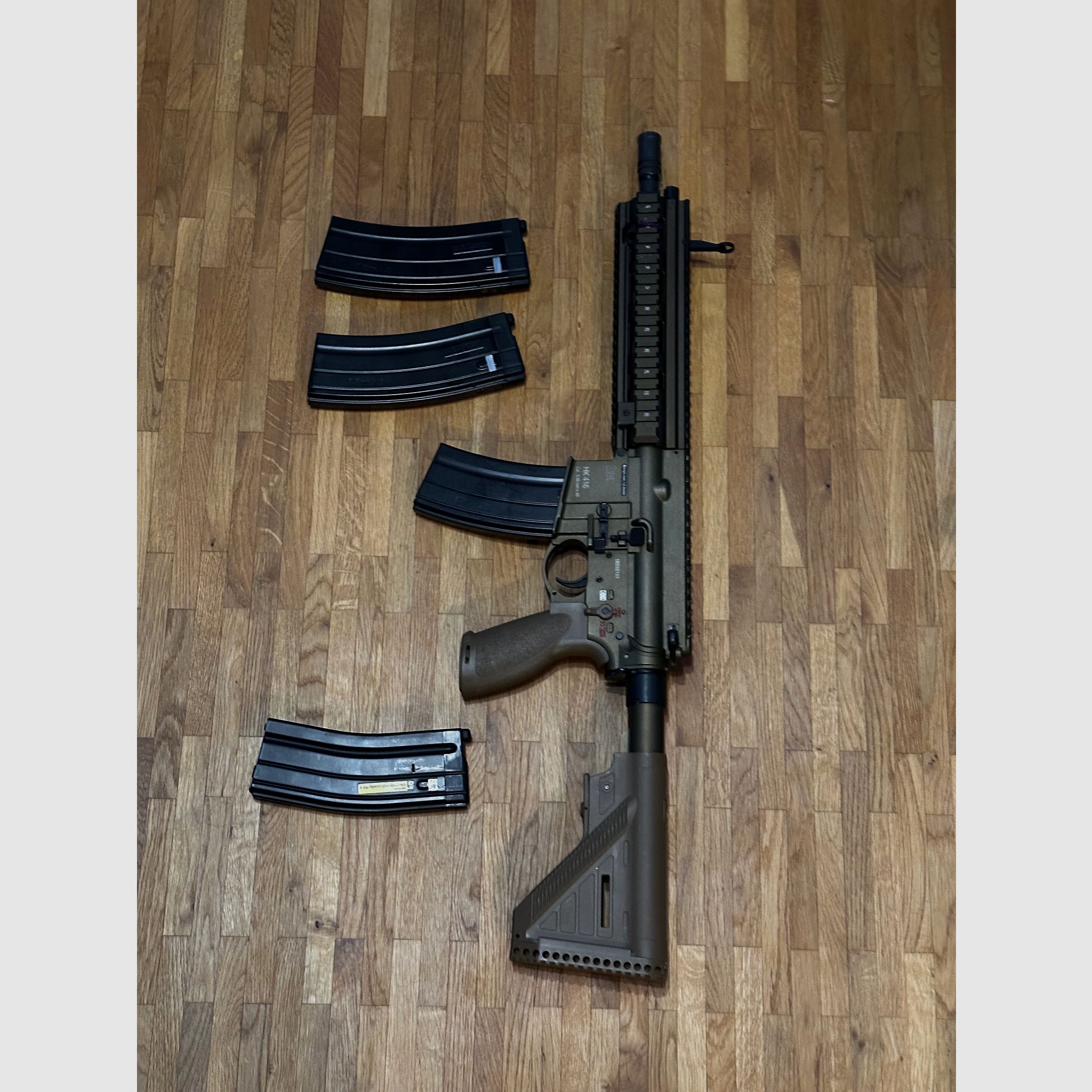 Heckler & Koch HK416 A5 métal plein Gaz-Blow-Back 6mm BB RAL 8000. avec 4 chargeurs au total !