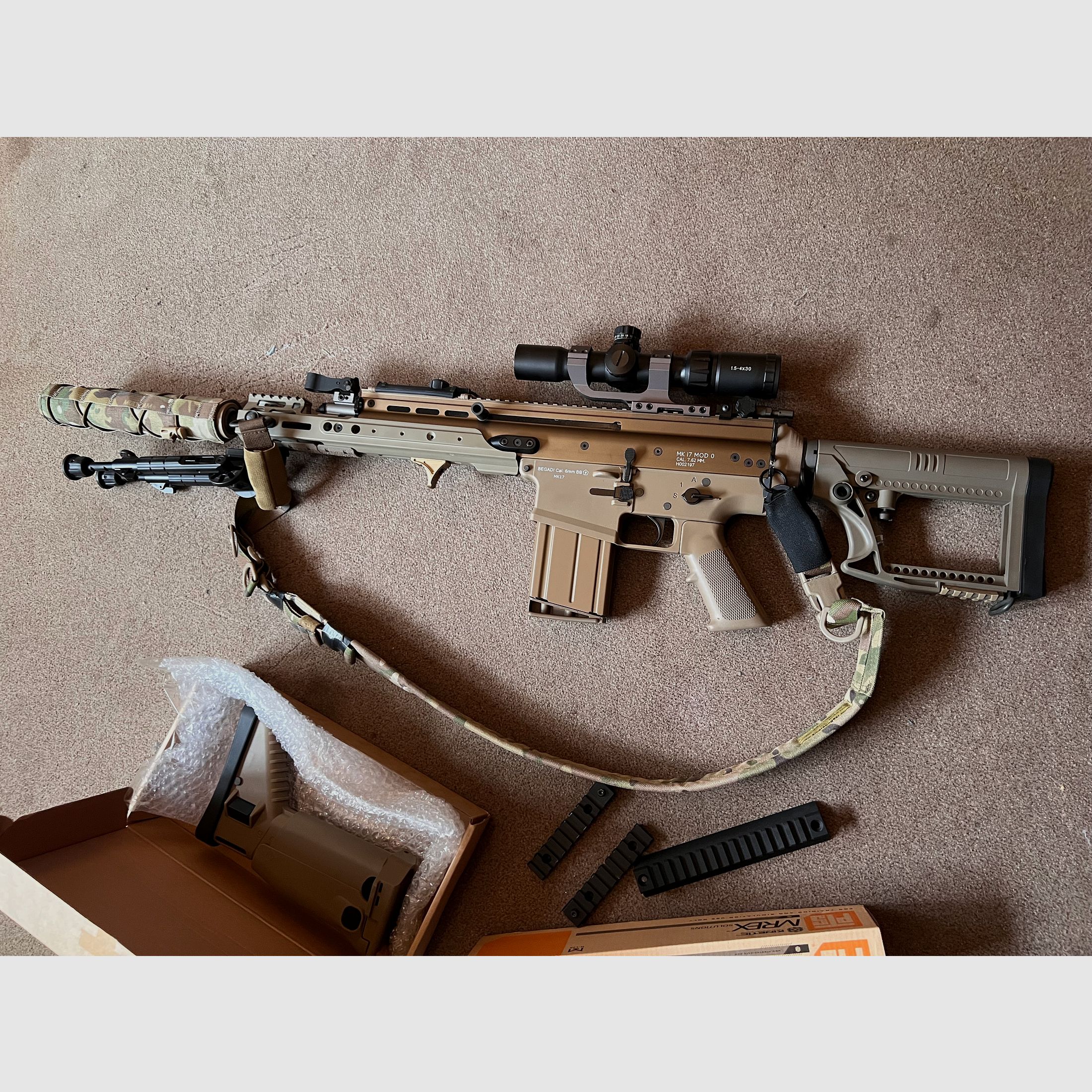 WE Scar H MK 17 en Desert Tan con mucho accesorio GBB Open Bolt 6mm BB Airsoft
