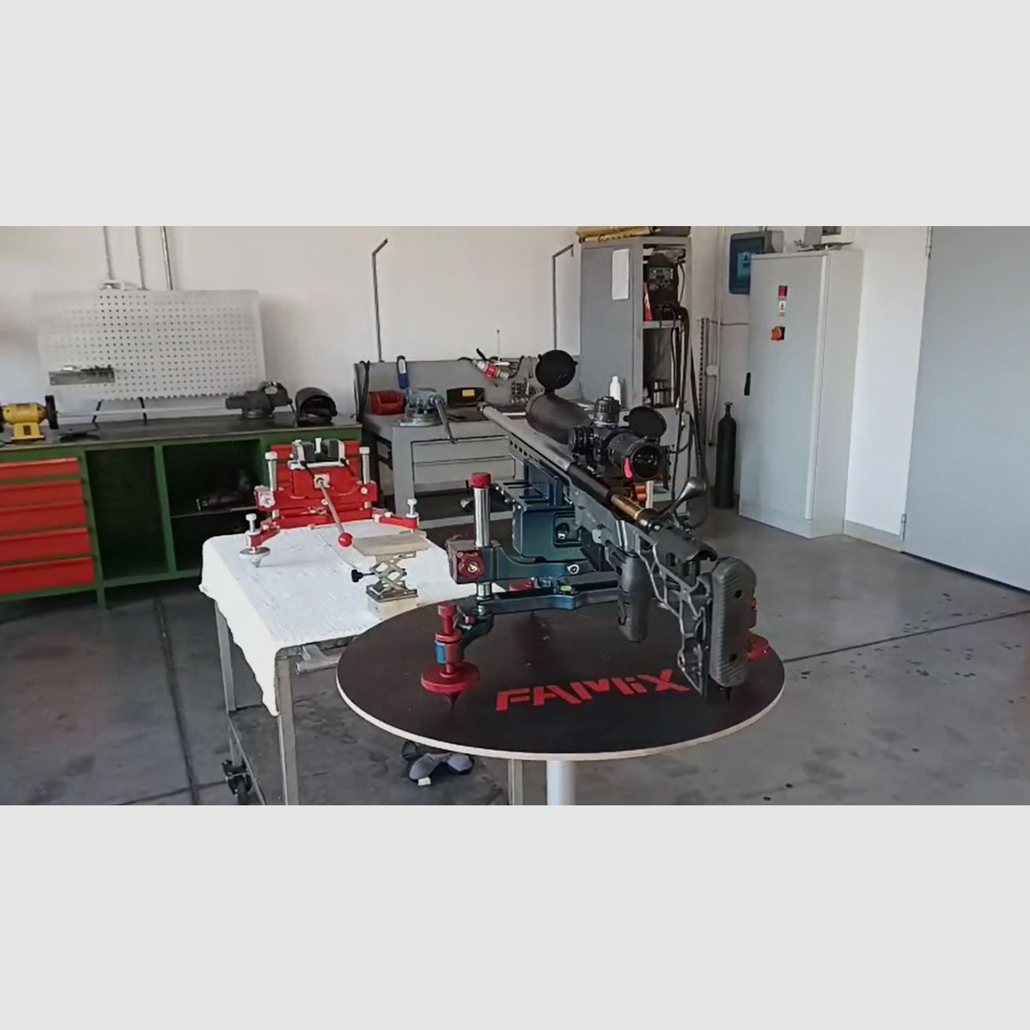 REST TRIPOD die neuesten Modelle FAMIX KJ 3 / FAMIX KJ 4 STAND FÜR GEWEHRE STATIV