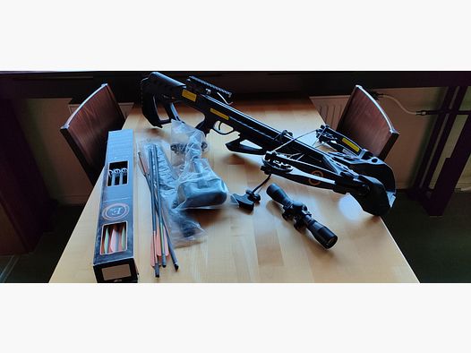 Neuwertige Armbrust Gouillotine 