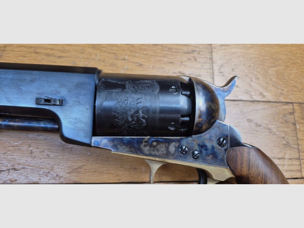 Enorme Colt Walker Revolver – Kal. .44 PN – Fabricage Army San Marco uit 1989 – Prachtige brunering en marmering aanwezig voor 100% – Uitstekende mechanica – Enorme loop van 9 inch met scherpe groeven – Zeer weinig geschoten – TBE-, afbeelding 20 van 22