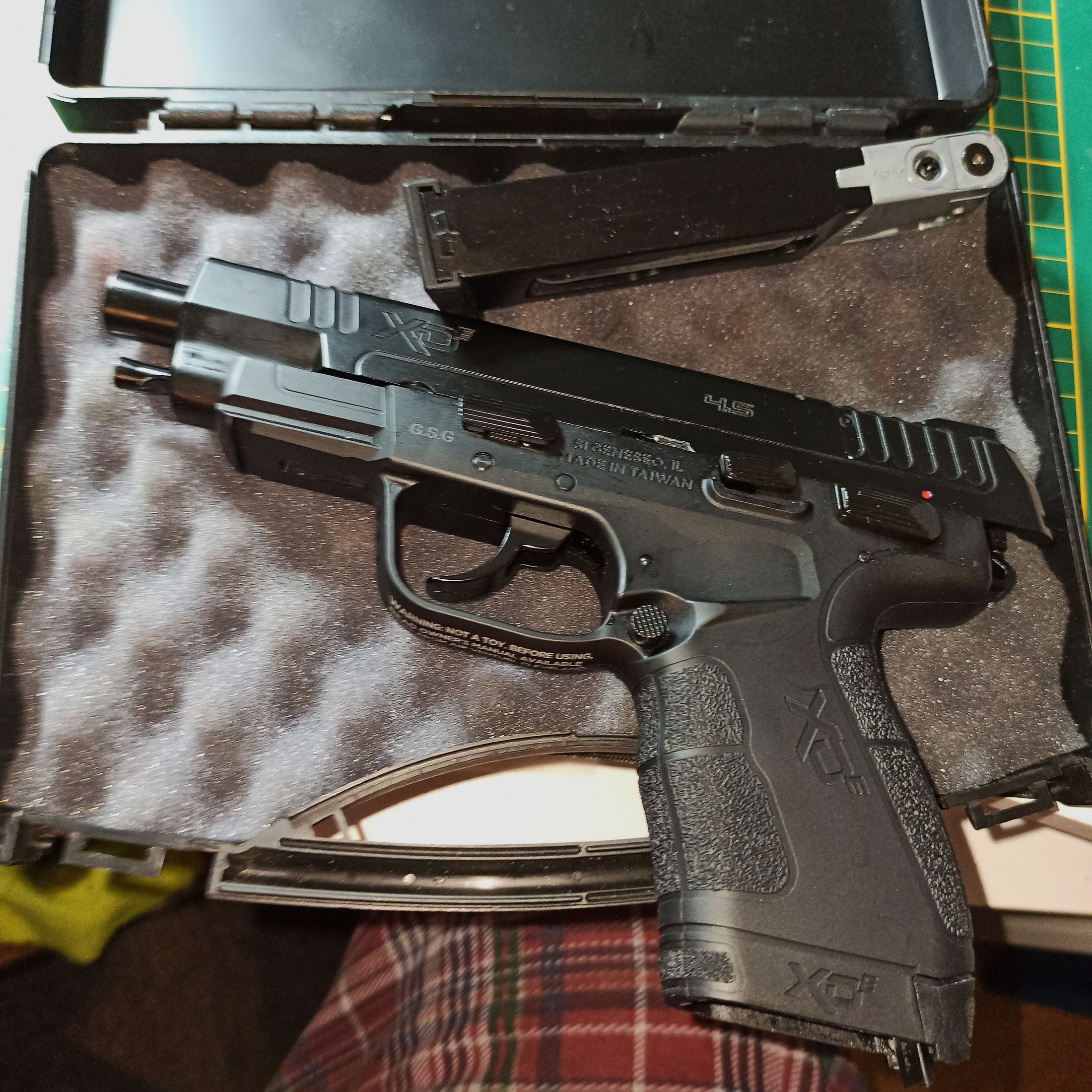 Springfield Amory XDe .177 Kal. Stalen BB's 4,5mm CO2-aandrijving