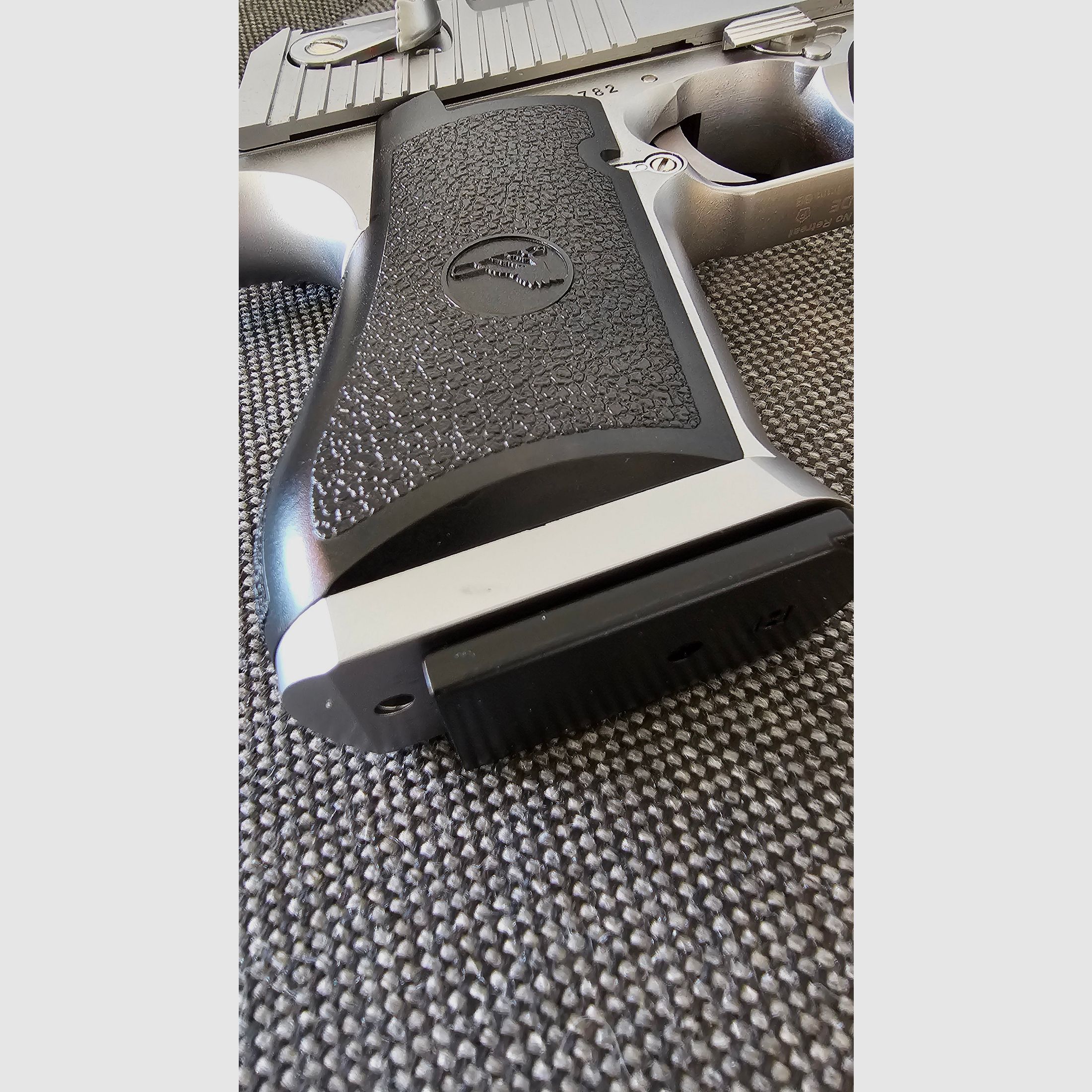 DESERT EAGLE .50AE GBB, SILVER  MAGNUM RESEARCH CYBERGUN