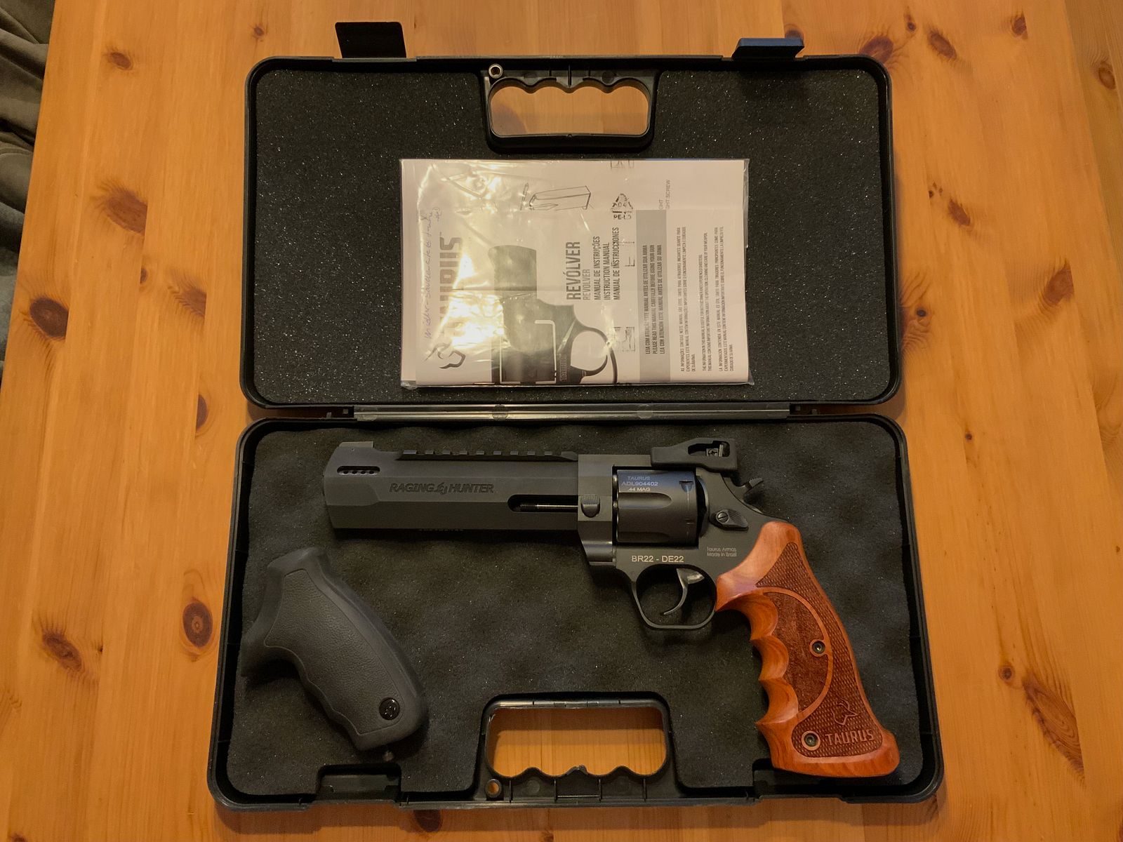 Revolver TAURUS Raging Hunter .44 Rem. Mag., 6 3/4“, noir mat