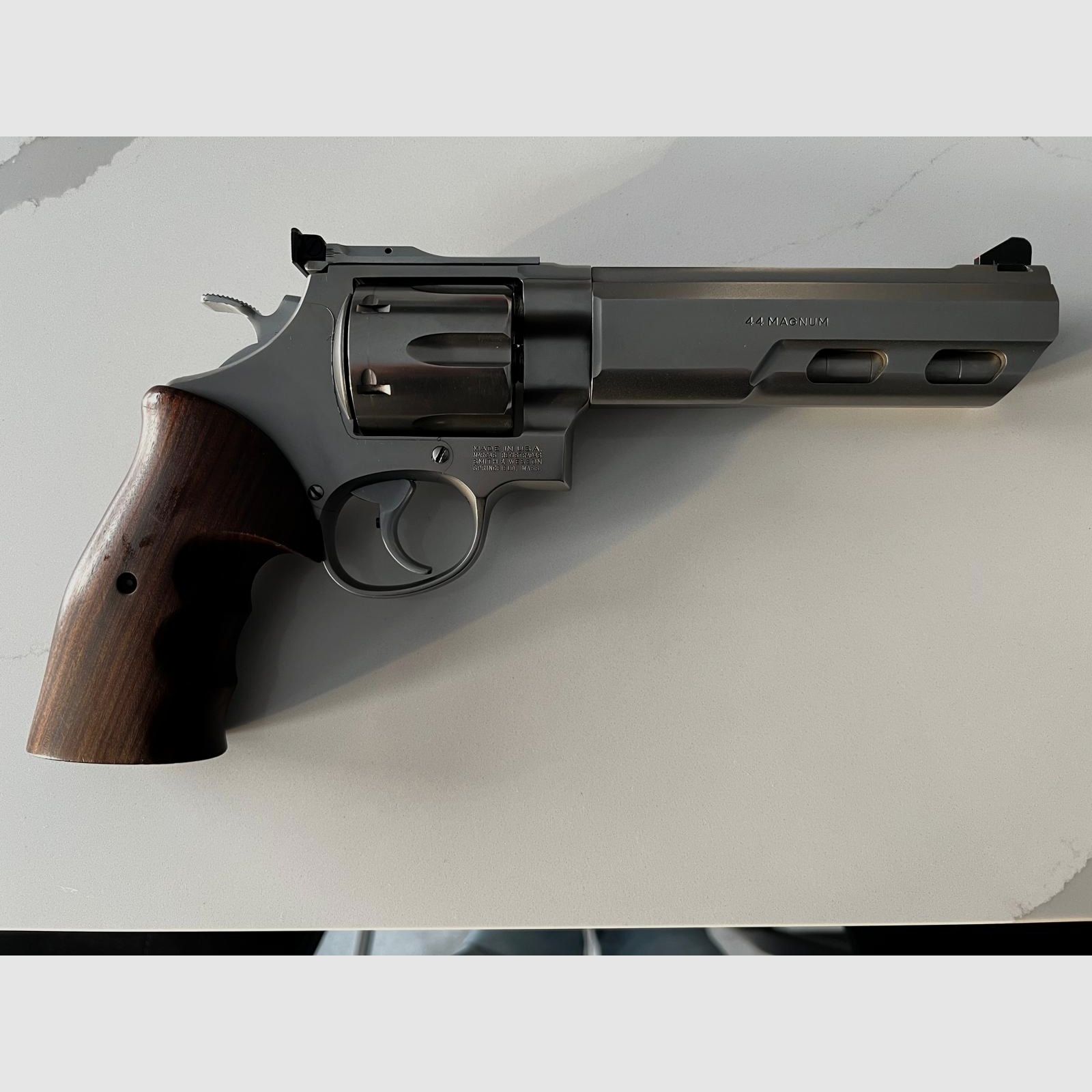 Smith & Wesson 629-5 Performance Center .44 Magnum – Sammlerstück mit Power und Stil