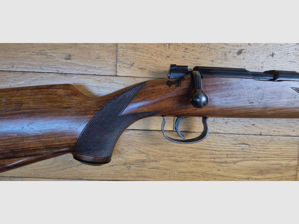 Sehr schöne Wettbewerbsbüchse Mauser ES350 B – III. Reich – Modell Meisterschaftsbüchse – 22LR – Anfängerwaffe 1936 – Mono-Nummer – Premium Lauf – Ein Sprung an der Spitze des Schaftes, aber insgesamt in ausgezeichnetem Zustand, fast neu – TBE, Bild 5 von 35