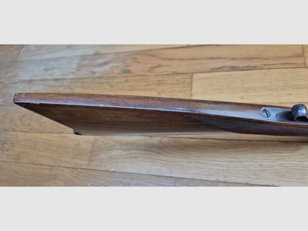Très belle reproduction de Carabine de précision Edwin Wesson – Modèle vers 1845/49 – Cal .50 – Fabrication Italienne Moffra di Mainardi pour Hege en Allemagne – Arme poudre noire réputée pour sa précision longue distance – Très belles finitions – Jaspage à 90% – Bois en TBE – Très beau canon – Excellente mécanique – Arme de 1978 – Superbe et rare dans le monde poudre noire- TBE++, image 12 sur 39