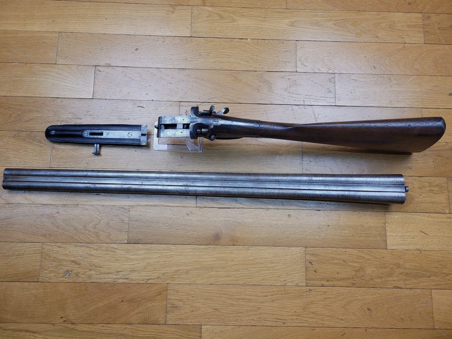 Mooie Engelse shotgun met Damasceense loop en externe hammers – kaliber 12/65 centraal vuur – vervaardigd door E.F Walker, Birmingham – rond 1885/1887 – mooie houtsoorten – geen speling – goede lopen – uitstekende ontsteking en bijzonder soepele sloten – de Britse kunst van het jachtgeweer op zijn hoogtepunt!, afbeelding 2 van 26