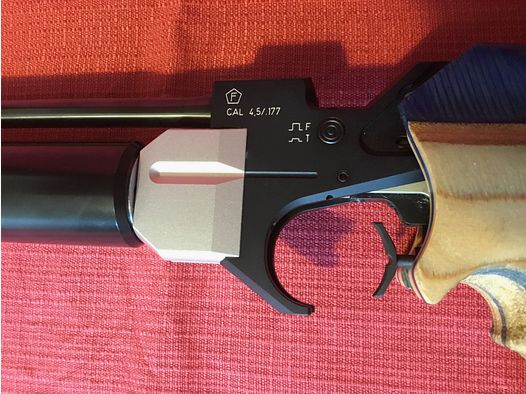 Walther Luftpistole 300 XT – Komplett-Set mit Koffer, Fülladapter und Beschreibung.