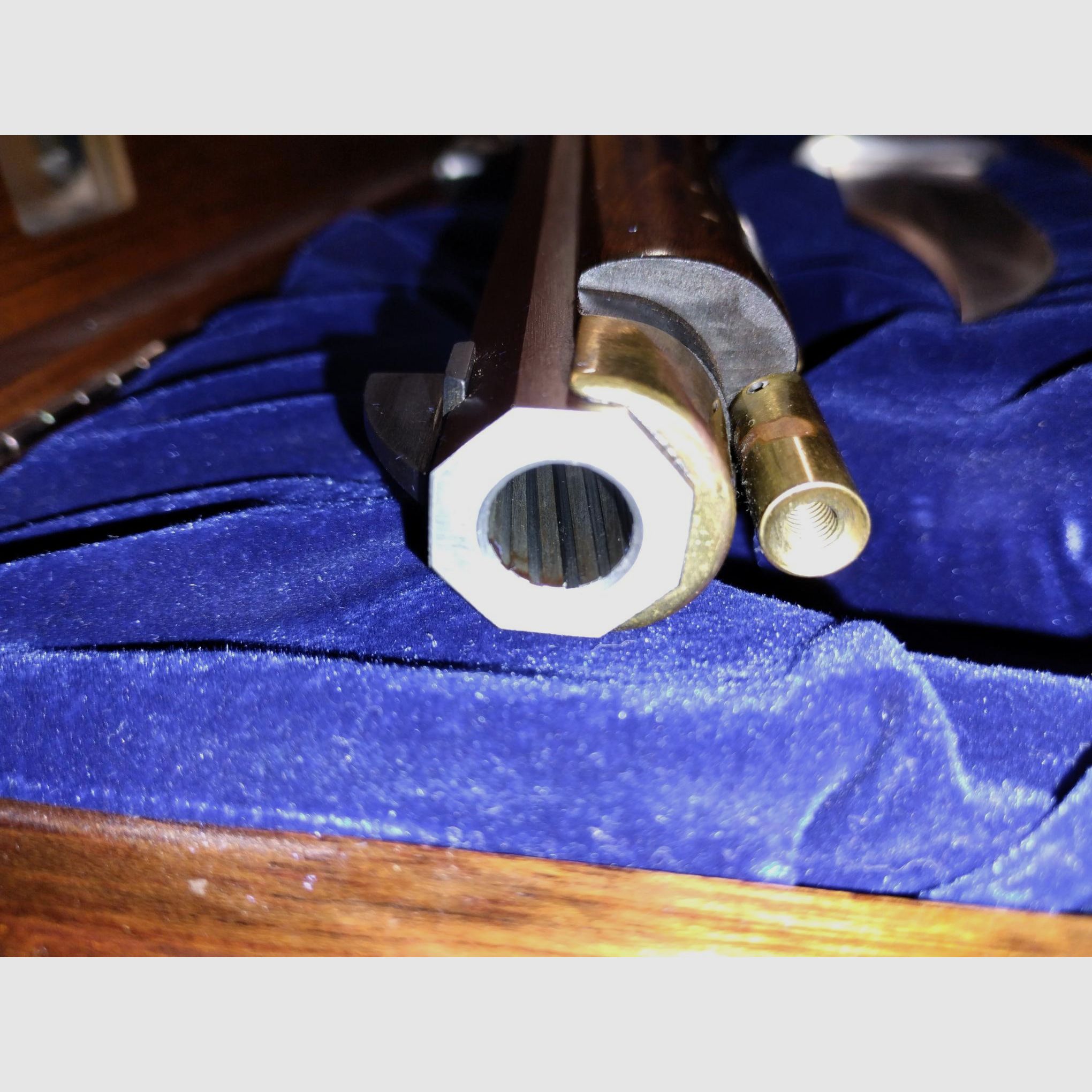 Bardzo ładne pudełko Pedersoli Alamo 1836 z pistoletem na kapiszony Navy Moll kal. 45 + nożem Bowie, w stanie nowym!