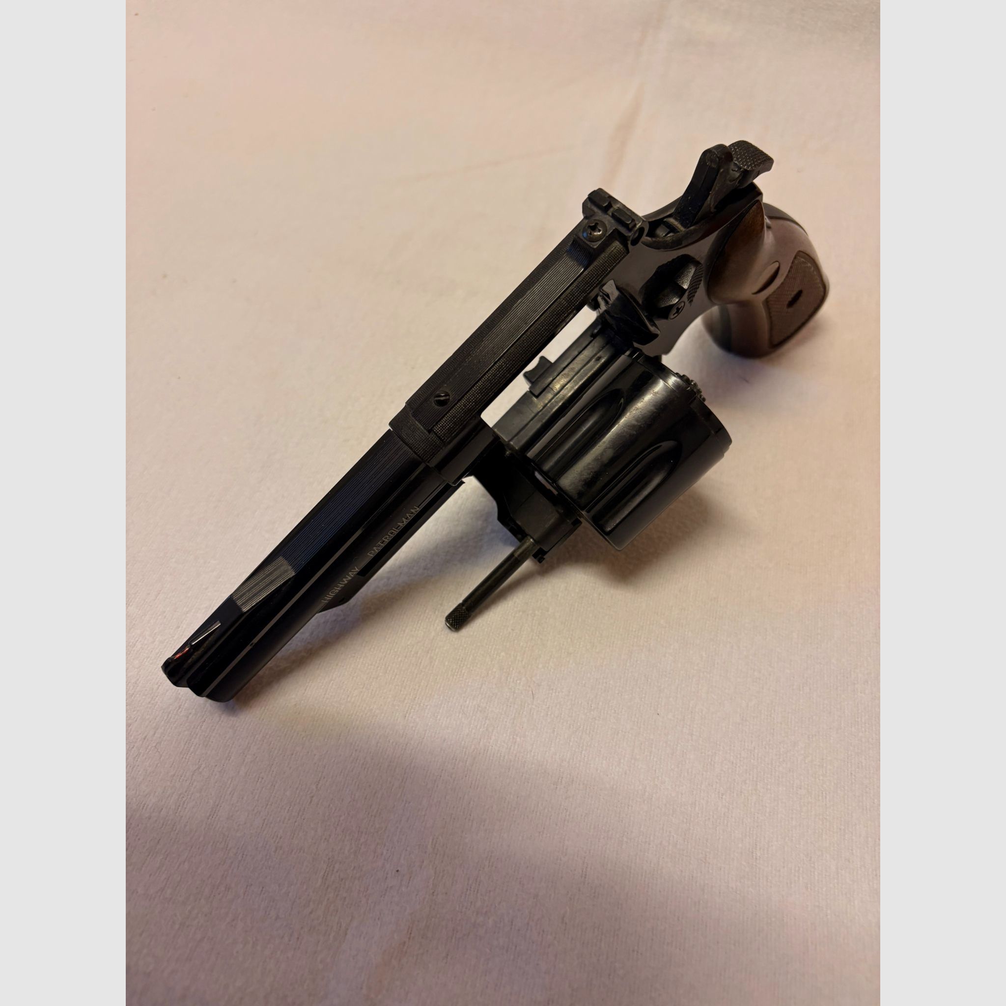 ••• Deko - Revolver .45 S&W - John Wayne - Highway Patrol - im Bilderrahmen •••
