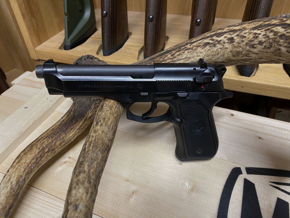Beretta 92 FS, image 1 sur 3