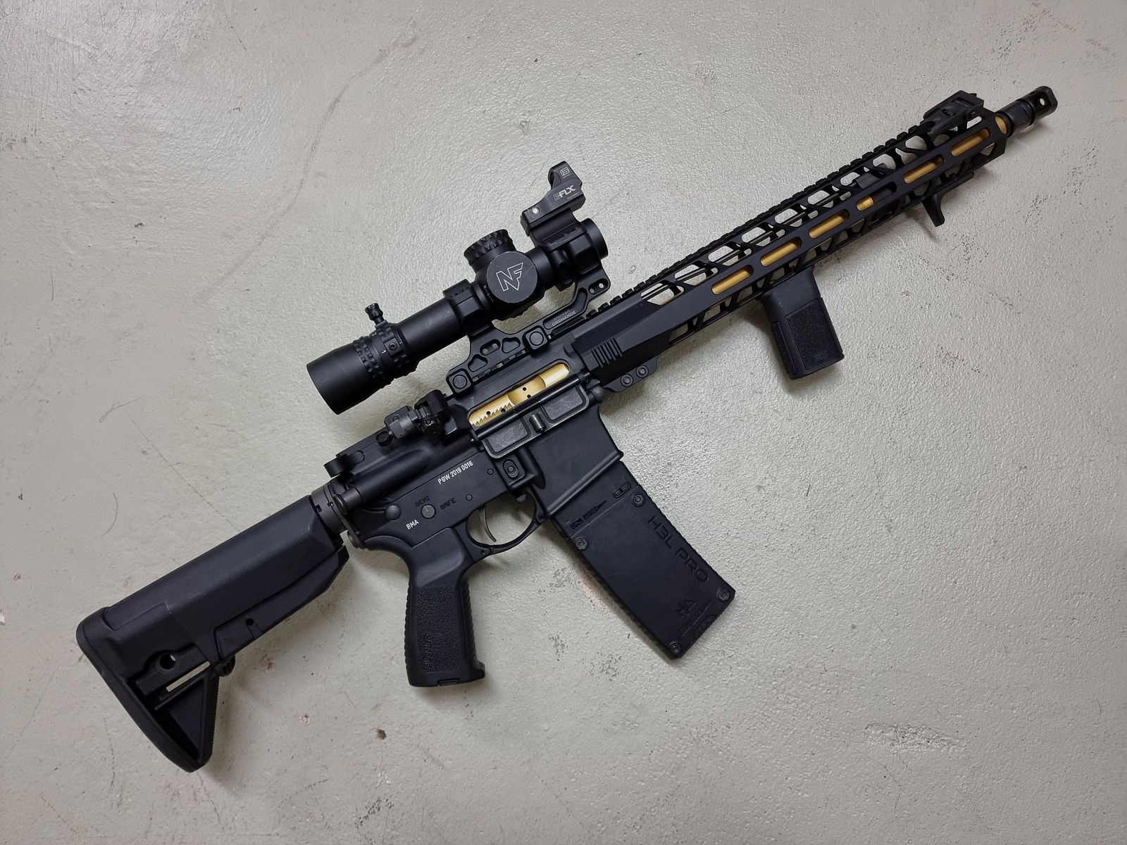 AR15 personalizzato superlativo nello stile di John Wick. Cal. 223 Rem. Solo componenti di alta qualità. Opzionale con Nightforce NX8!