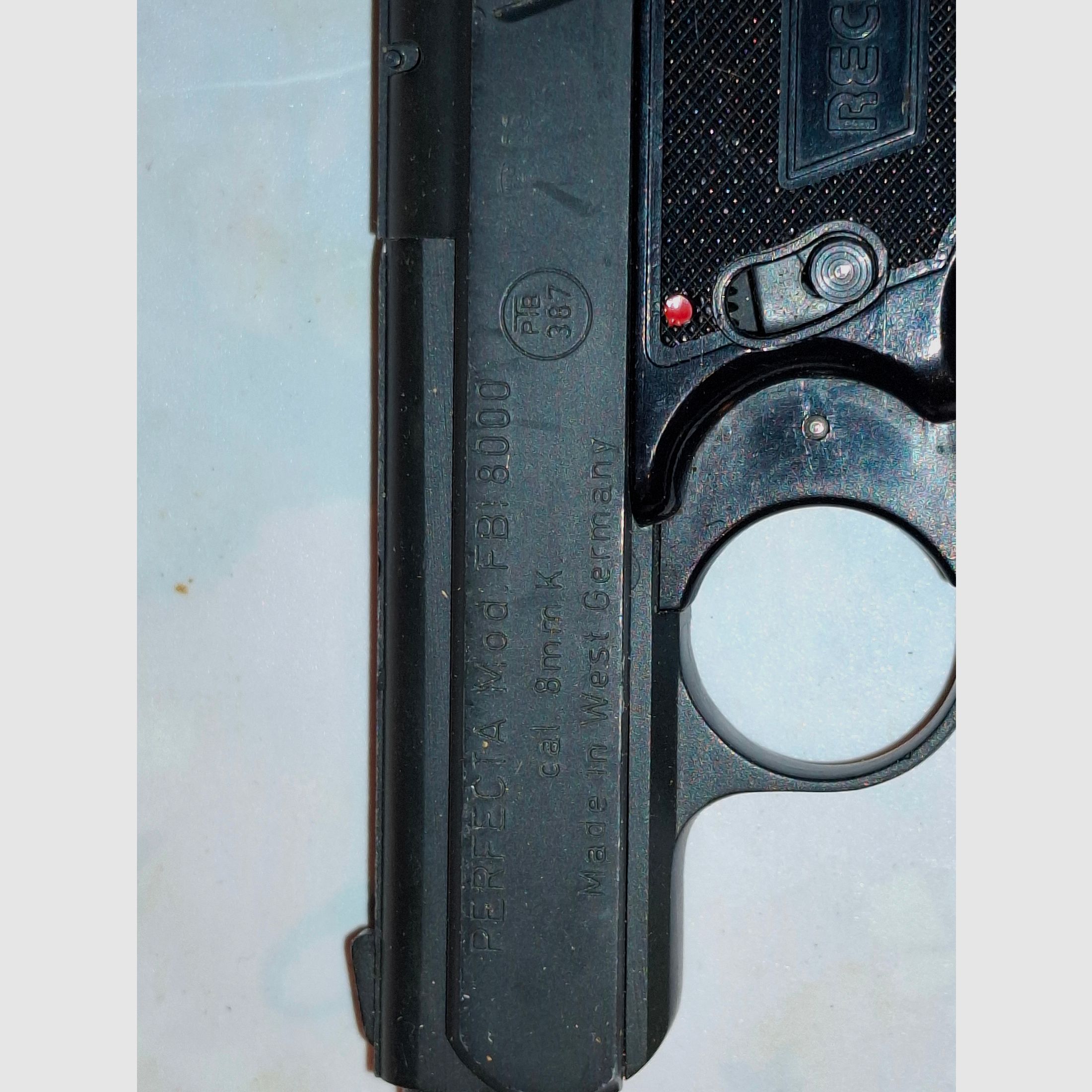 4 pistolets/ revolvers à blanc