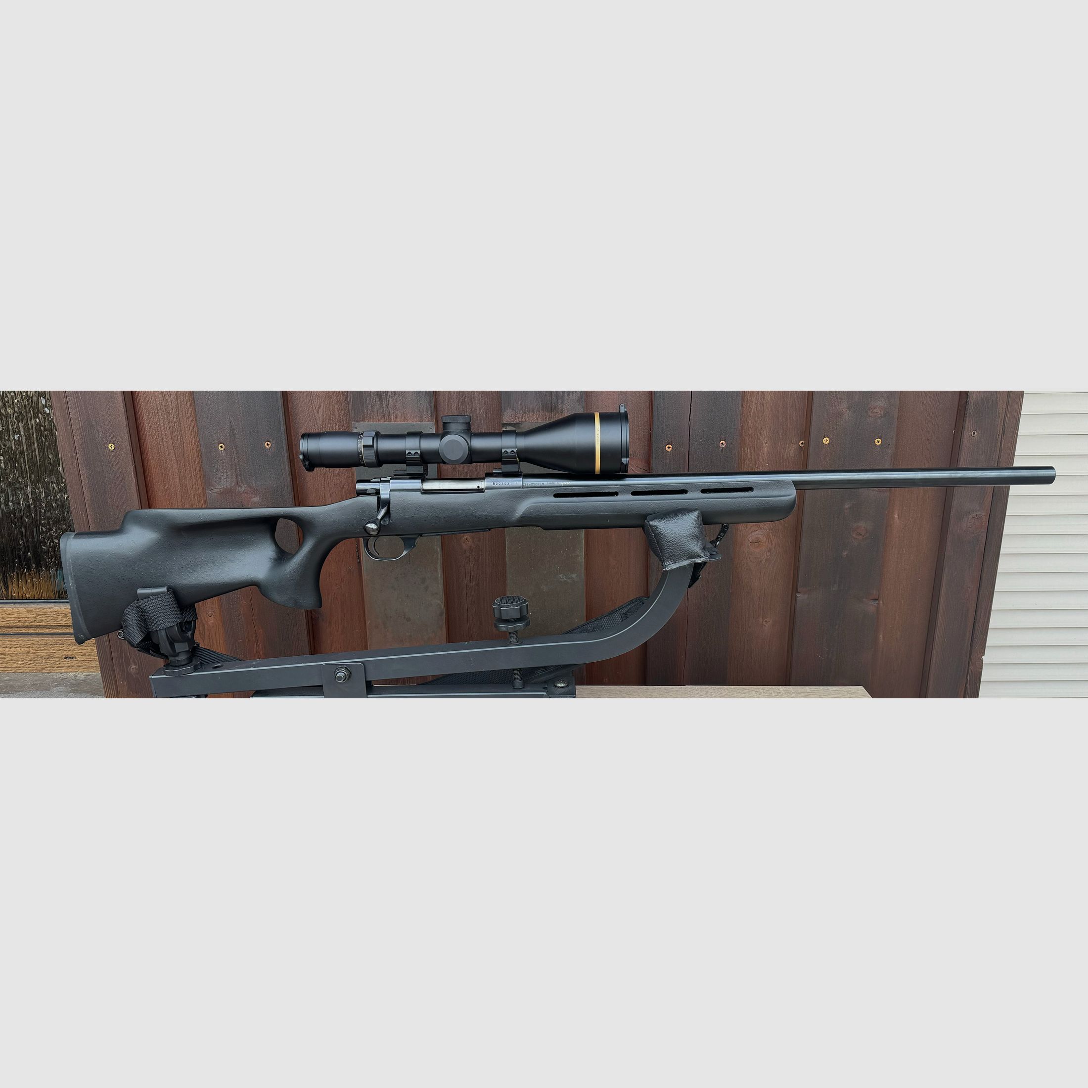 Büchse Howa Model 1500 Heavy Barrel .22-250 Rem. inkl. Leupold VX-7L 3,5–14x56