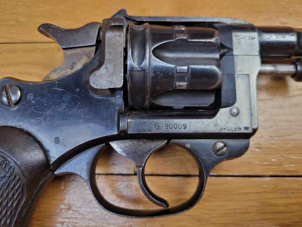 Sehr schöner Dienstrevolver 1892 – Gebräuchlich, aber mythisch – Höhepunkt des Revolvers Made in France – Kaliber 8mm92 – Waffe von 1902 wieder geprüft in Belgien – TBE, Bild 5 von 22