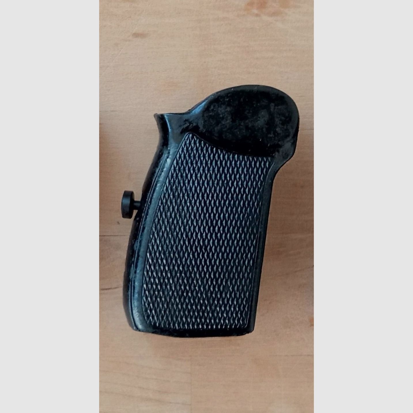 Schwarze Bakelit Griffschale für DDR Polizei Pistole-M inkl. Schraube / Vintage Griff für ost-deutsche Makarov // 8 Schuss PM 9x18, Bild 1 von 7