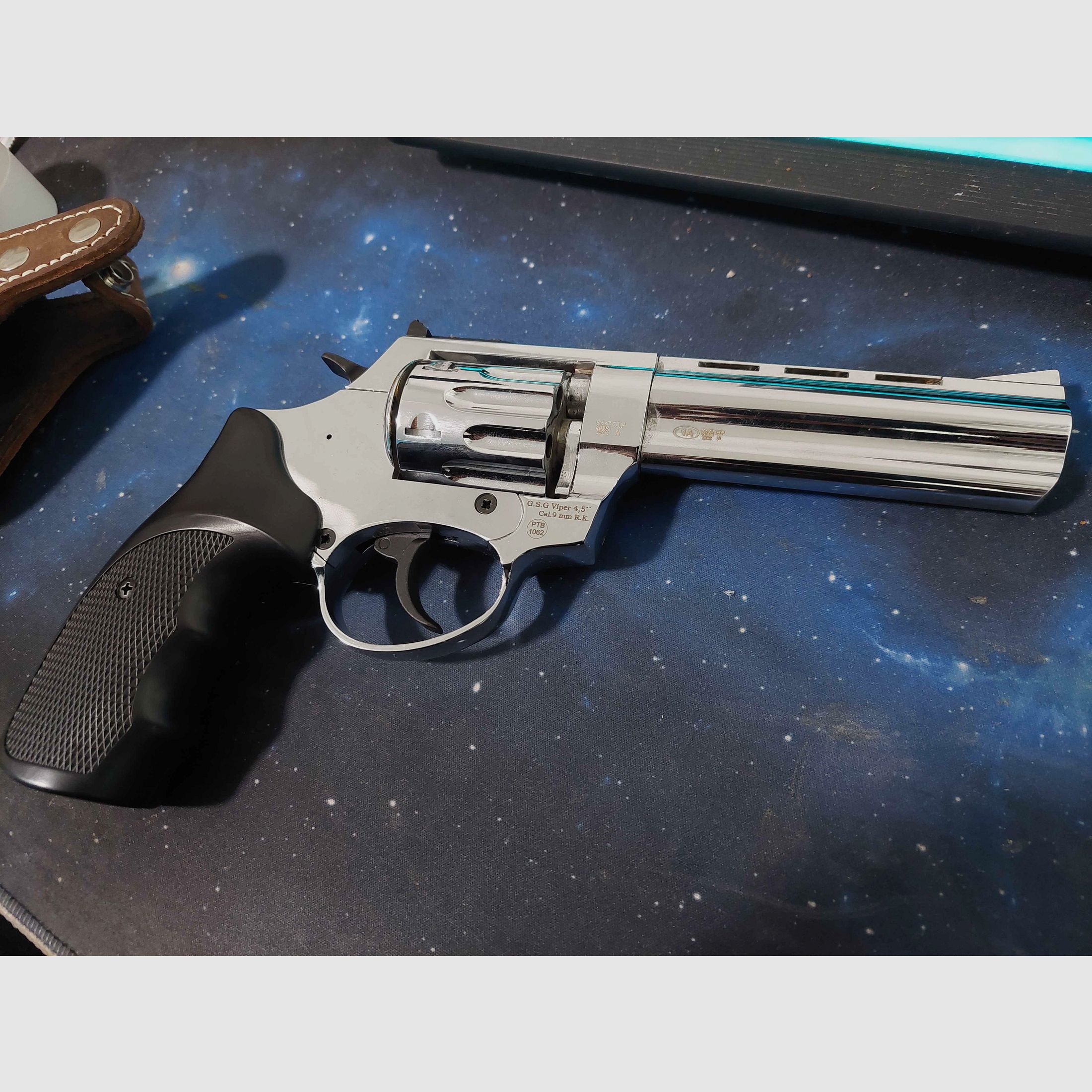 Ekol Viper Chrome 4,5 cala z kaburą S&W i nabojami