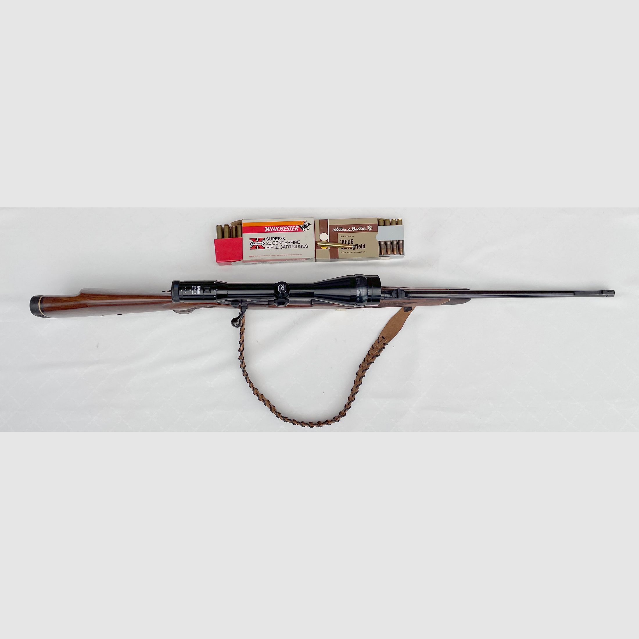 Repeater rifle - Absolutely LIKE NEW - Premium brand: Sauer Weatherby - Europe Cal. - .30 - 06 Springfield -