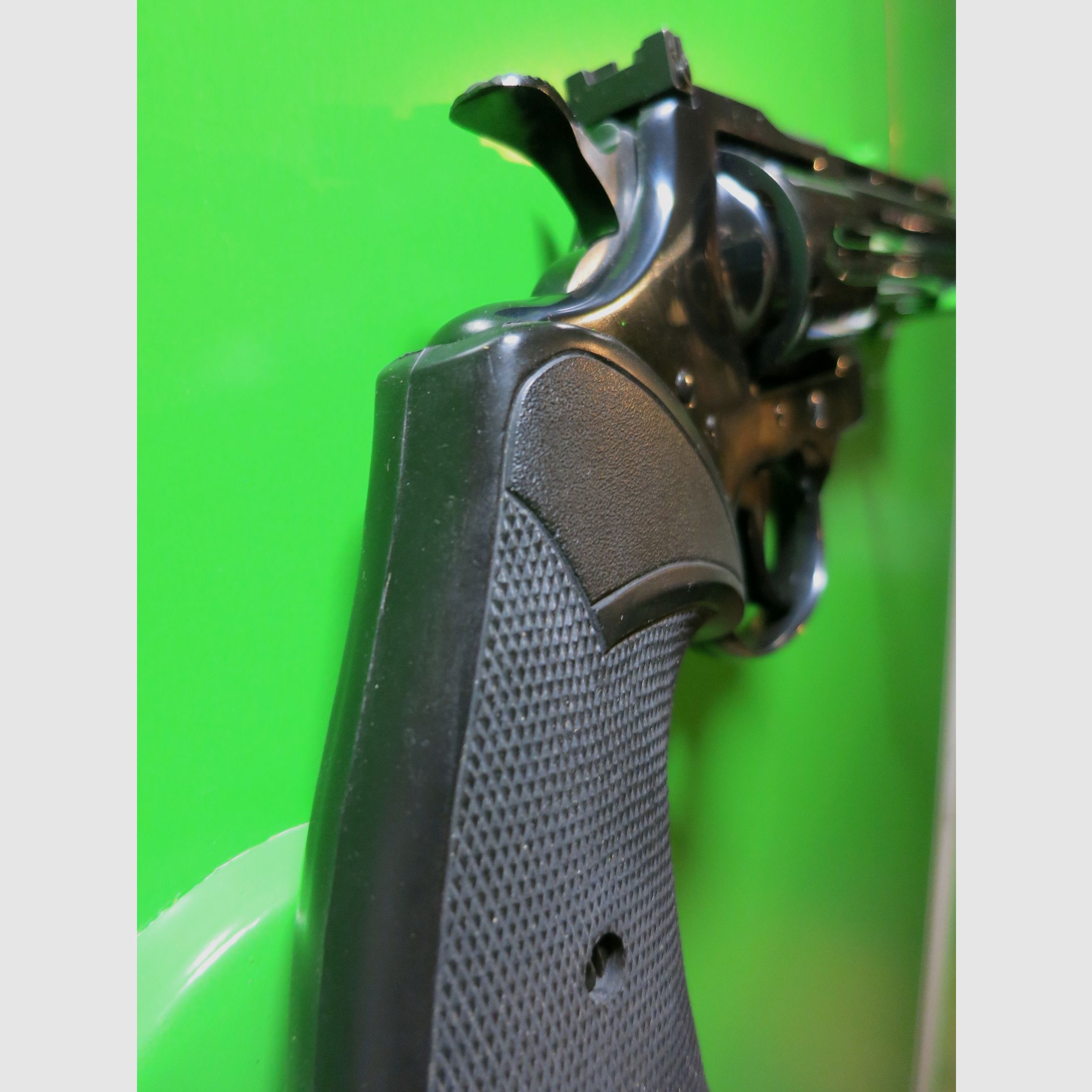 1985 COLT PYTHON, Royal Blue, .357 Magnum, 6" Lauf, Gummi-Sportgriff   #19-