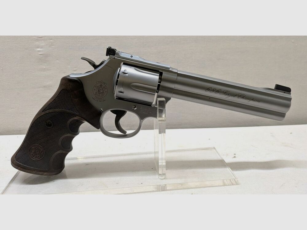 Smith & Wesson 686 Target Champion