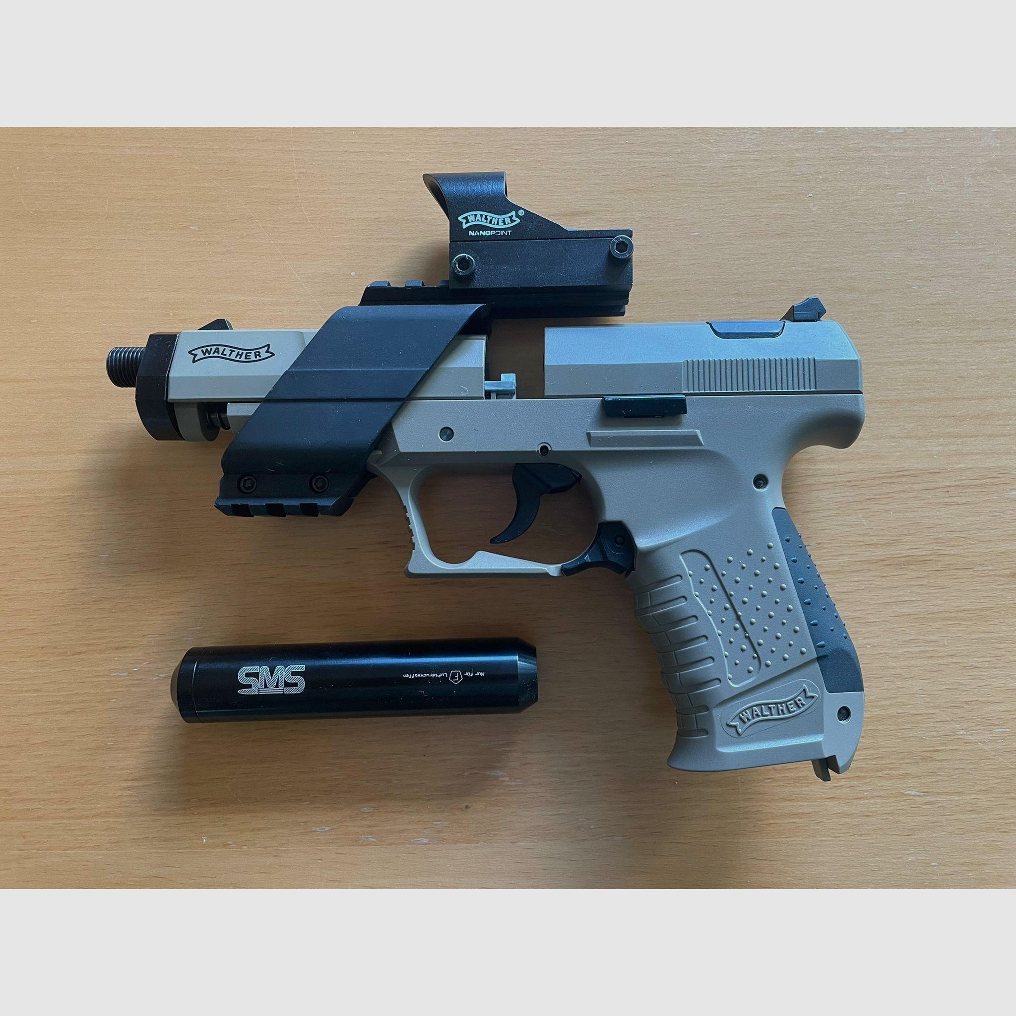 Walther CP99 FDE CO2 Pistole der Sonderauflage Flat Dark Earth mit Walther Nano Point und Schalldämpfer