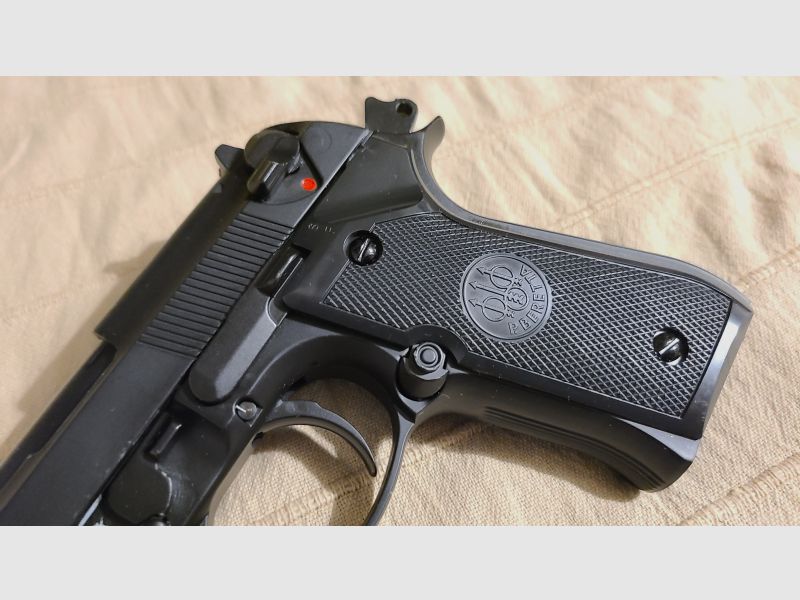 Beretta 92F Pistole Vollmetall DEKO