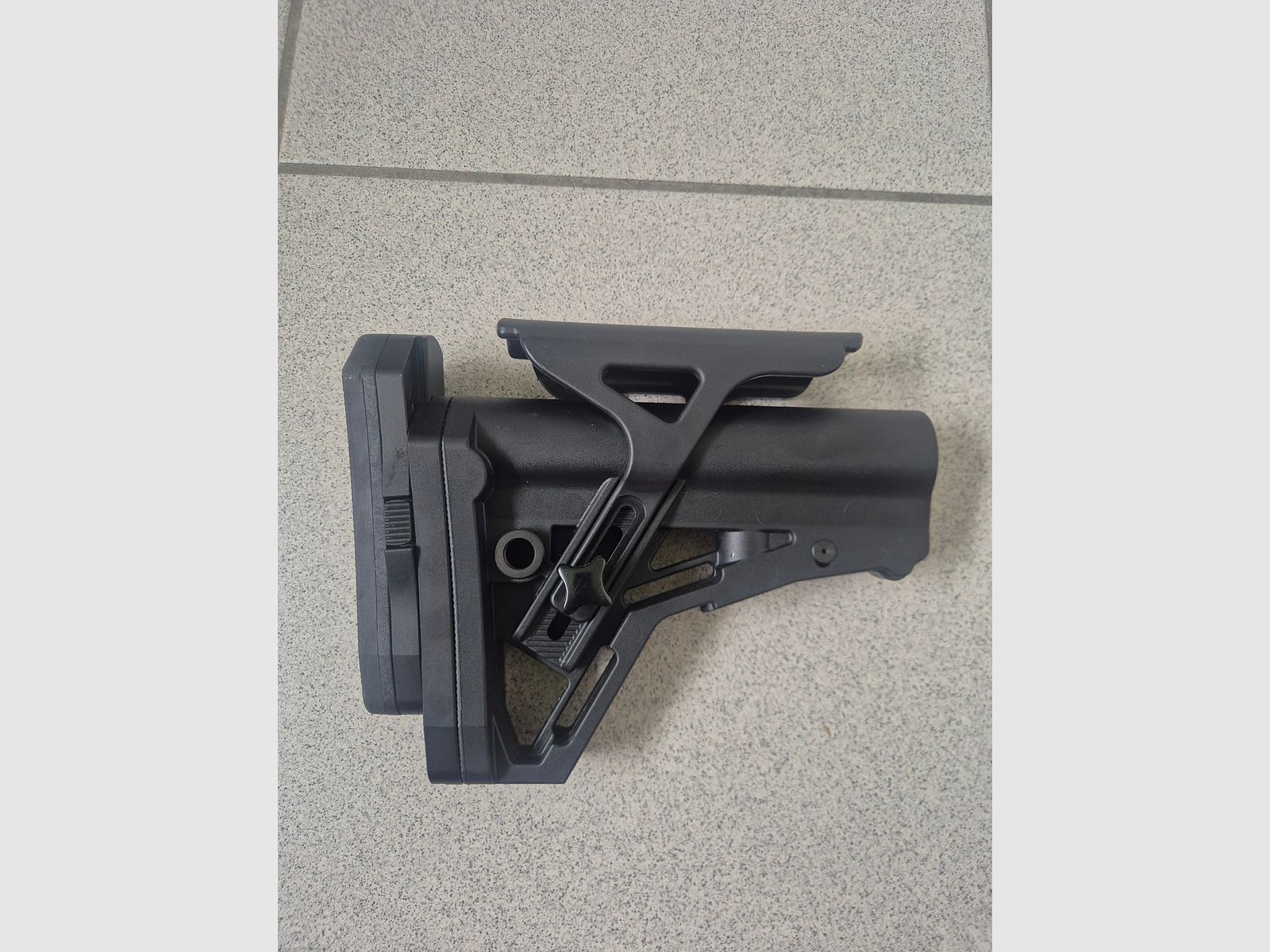 Shoulder stock AR 15 - system