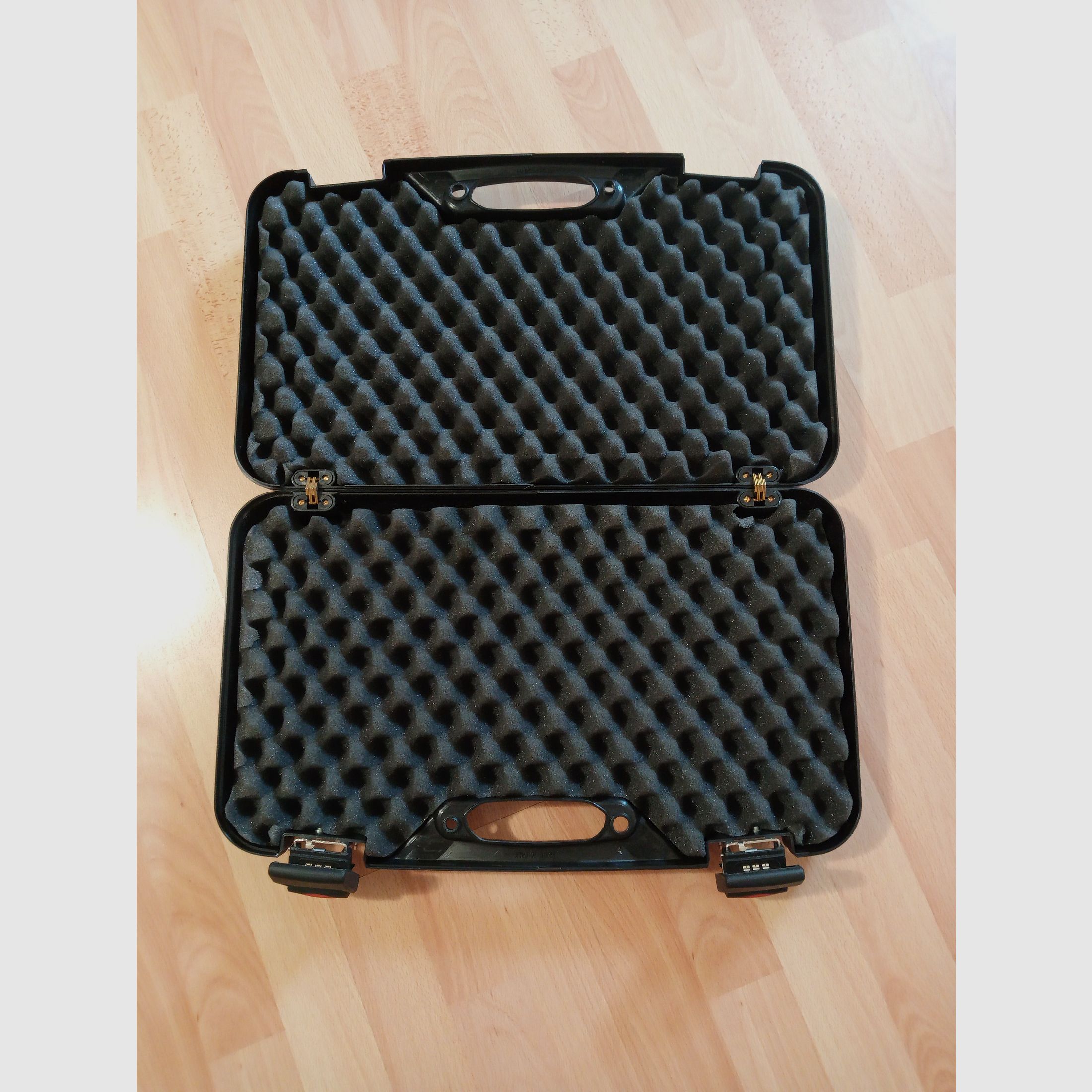 Kurzwaffenkoffer 50x30 cm mit doppeltem Zahlenschloss