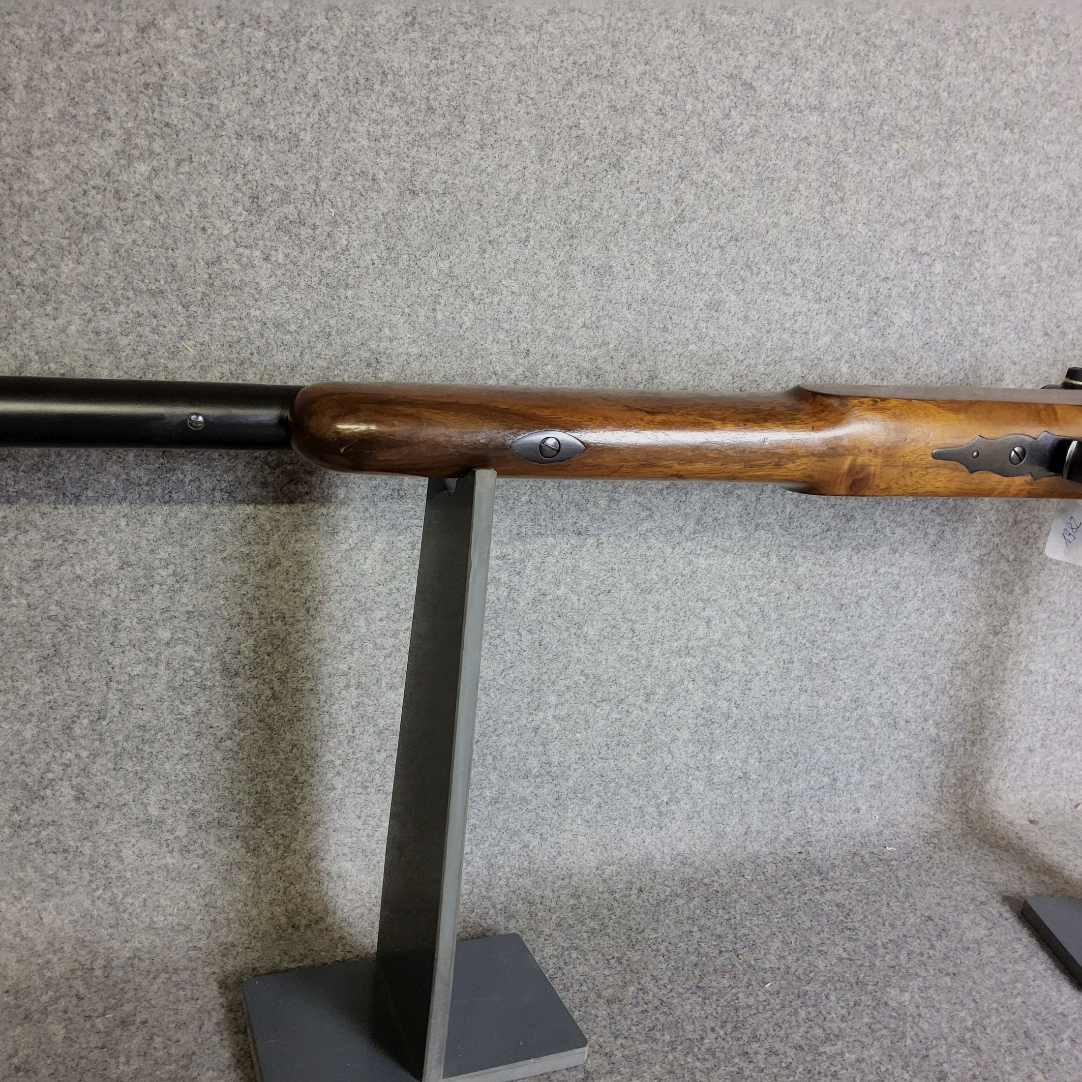 BEZ TRADYCYJNYCH ZASTAWKÓW POKOJOWYCH