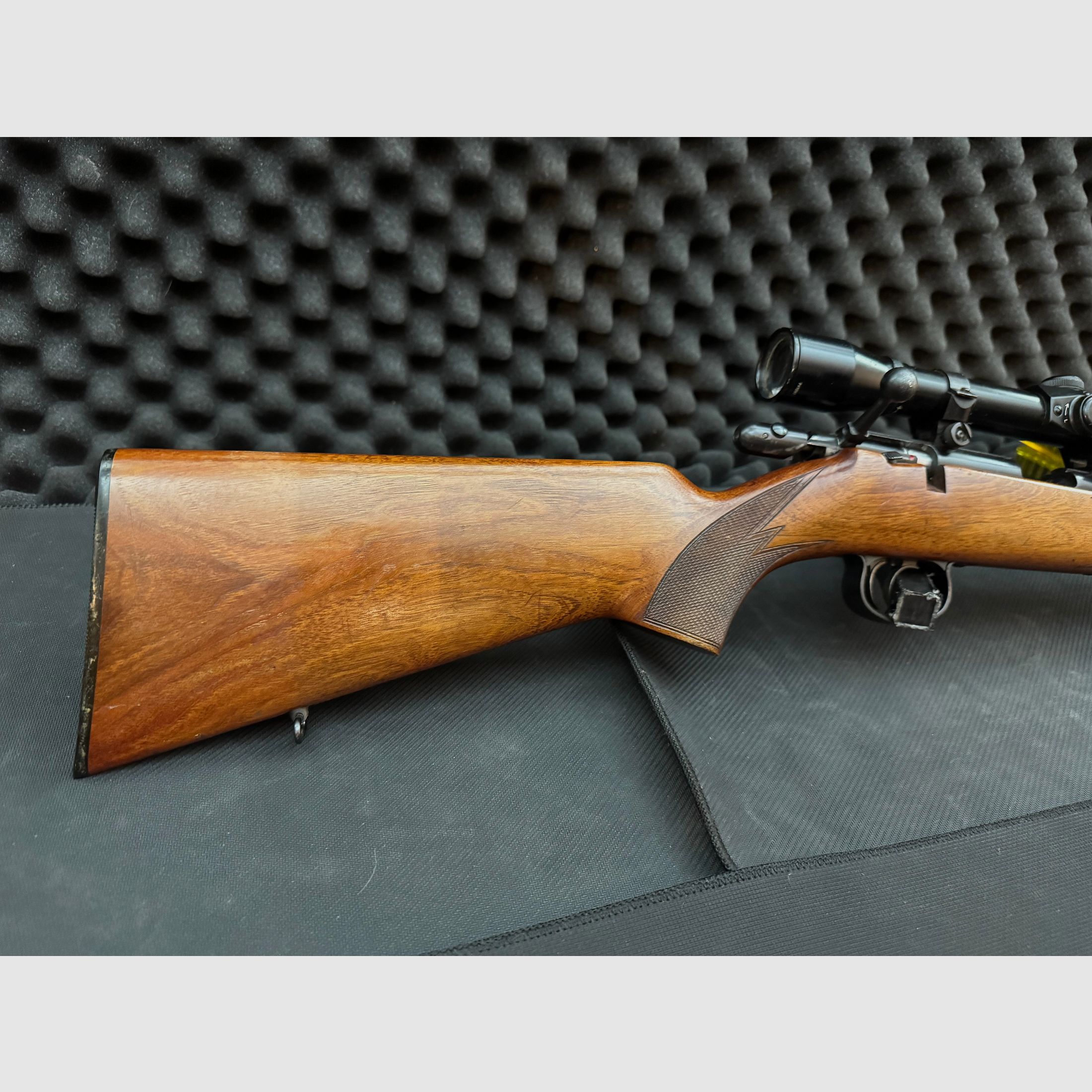 Anschütz Einzelladerbüchse .22lr mit Zielfernrohr 4x32