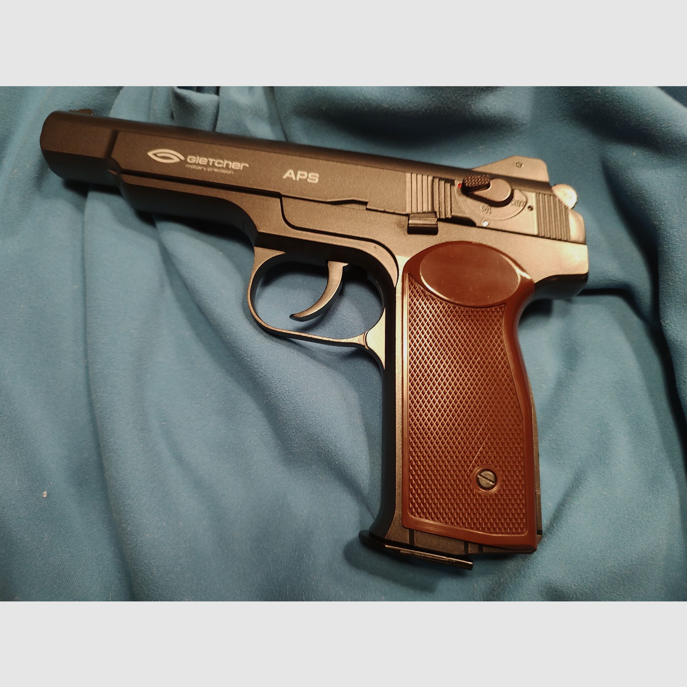 Gletcher APS CO2 pistol (like new)