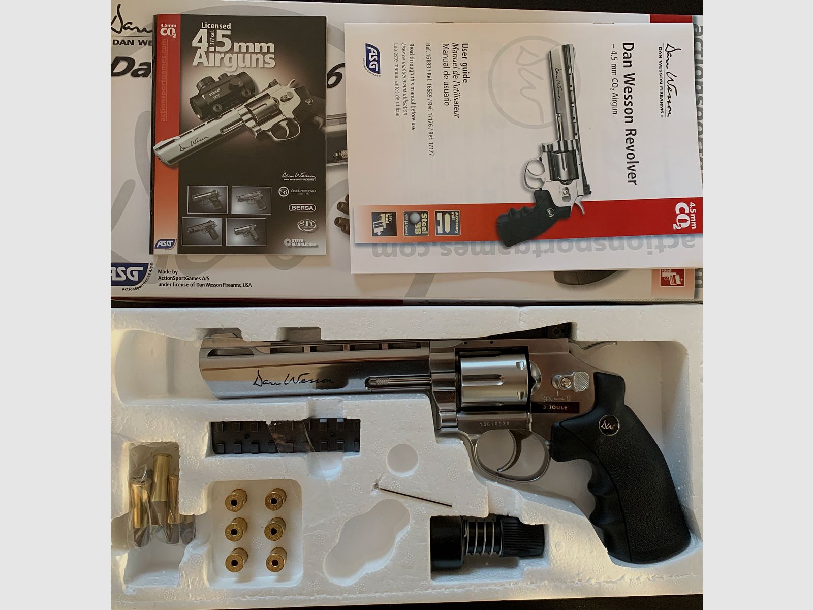 Dan Wesson 6 Zoll Silber 4,5mm + 6 Ersatzhülsen + Originalzubehör