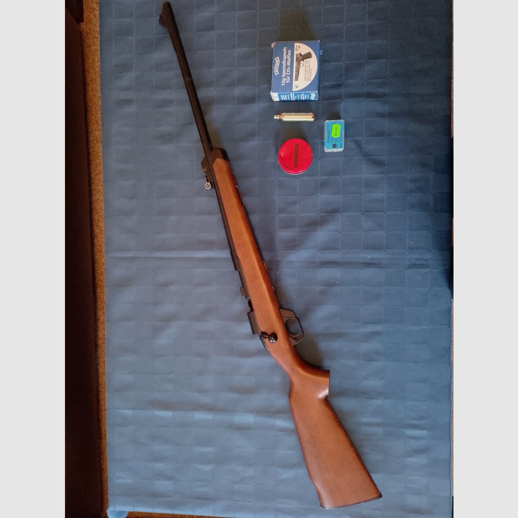 Luftgewehre 1x Haenel Sport Model 49a Cal. 4,4 und 1x  Umarex Podium CO2 Rifle Cal. 4,5