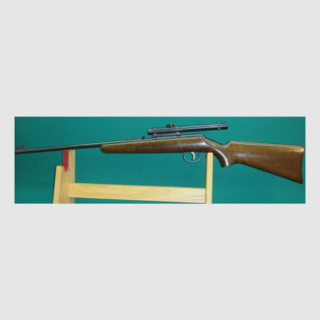 Carabine à répétition Anschütz avec lunette de visée
