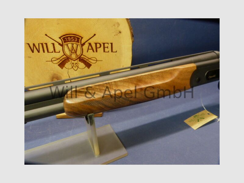 Akkar Churchill Lady Black