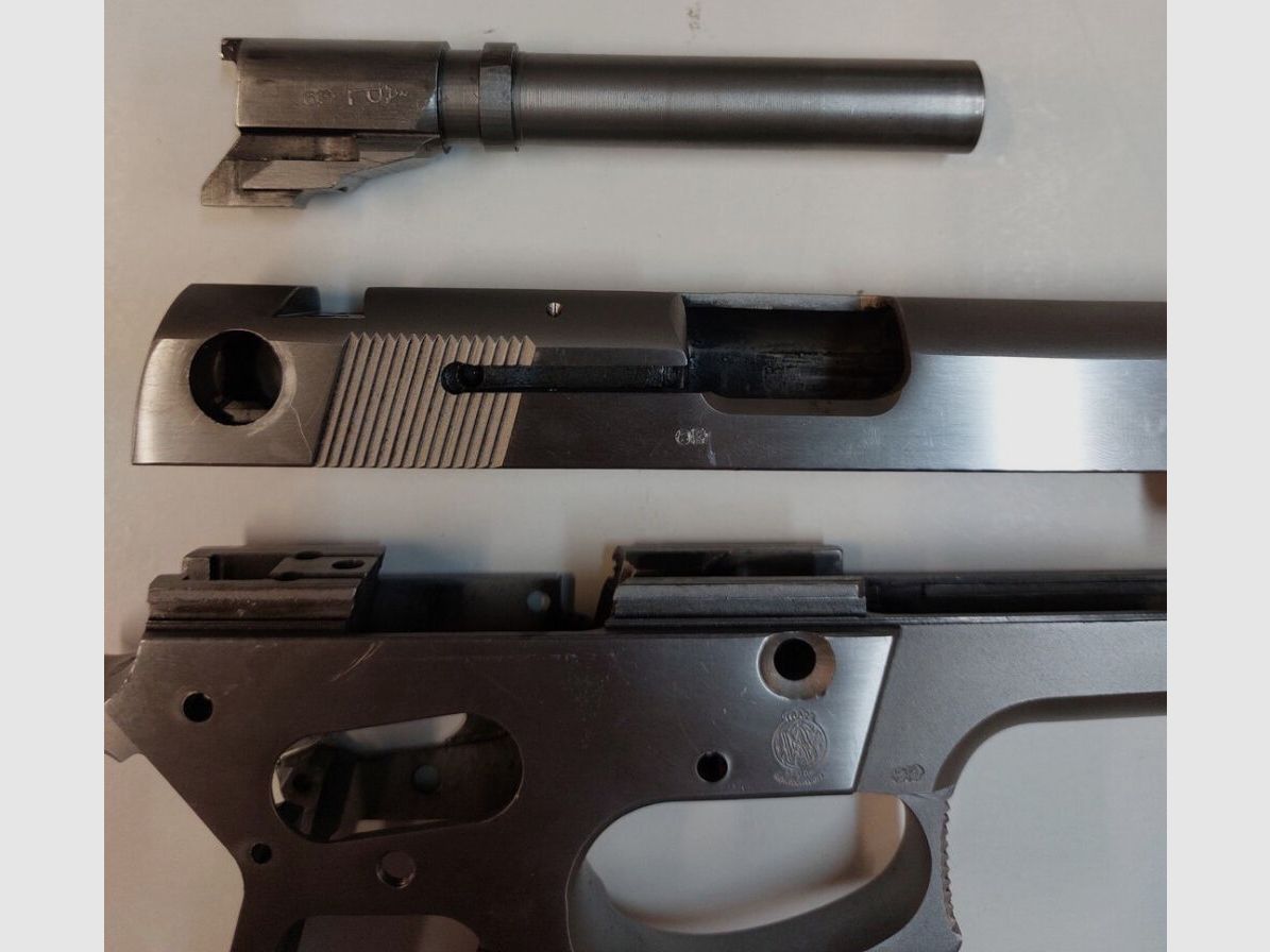Pistola defectuosa Smith & Wesson Mod.659 en calibre 9x19 (Compuesta por cañón, cierre, empuñadura)