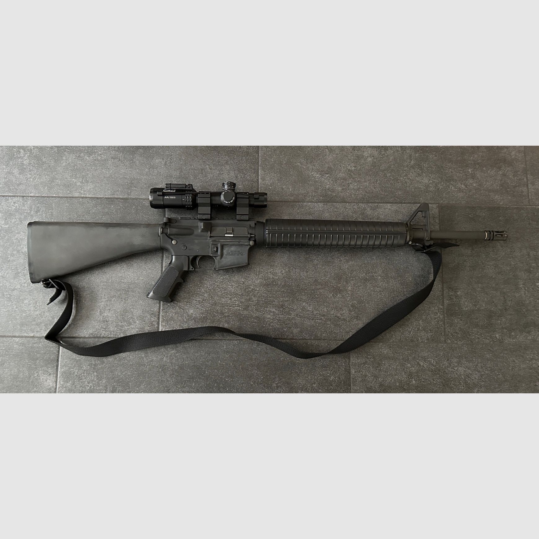 AR15 Bushmaster Cal. 223-5.56mm plus Optik Bushnell AR/223