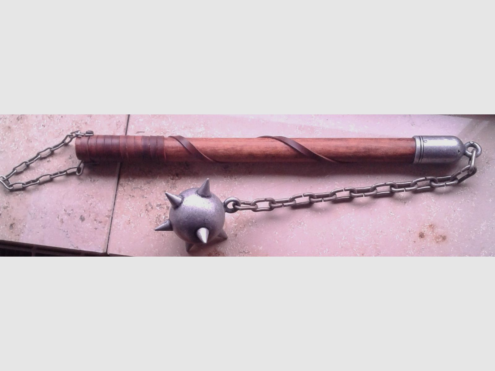 2 étoiles de décoration en forme de matin avec boule - également adaptées pour être suspendues