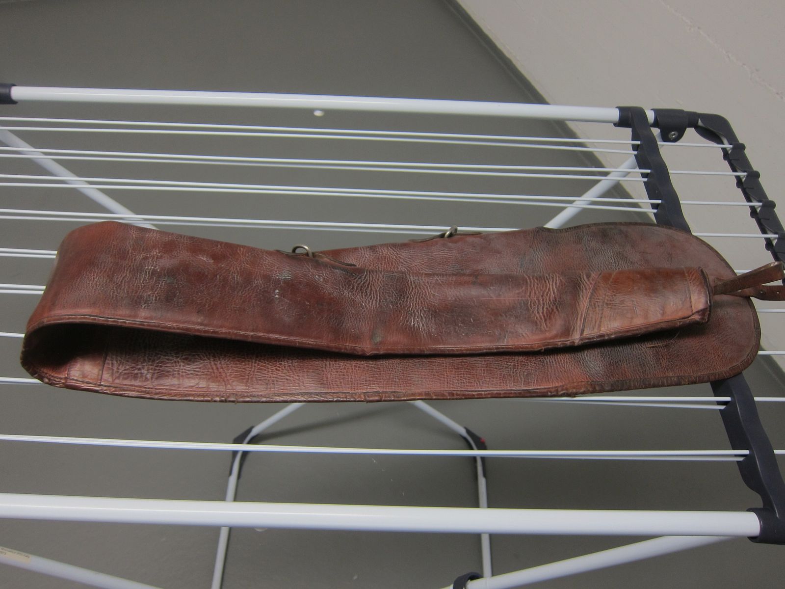 ancien étui en cuir