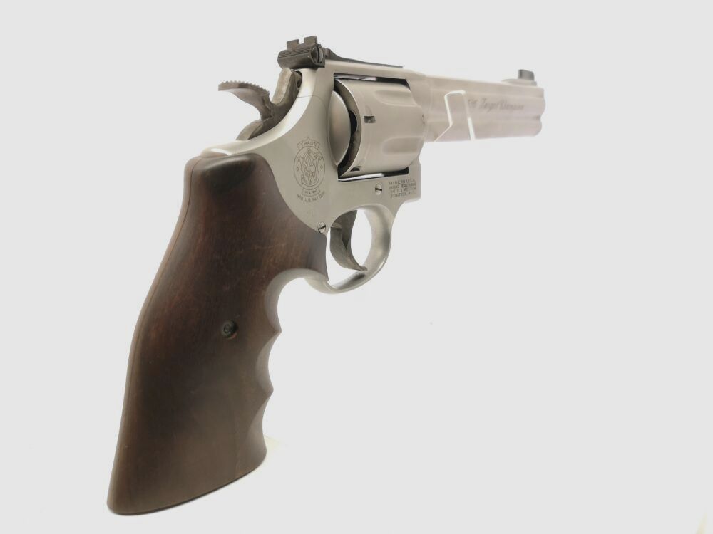 Smith & Wesson 686-4 Target Champion